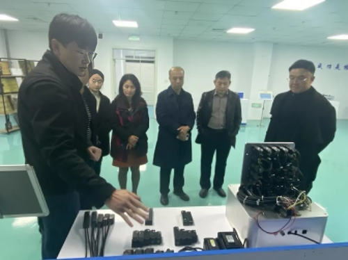 中科伺易迎多位權(quán)威專家蒞臨參觀，產(chǎn)品實(shí)力獲高度肯定與熱切關(guān)注